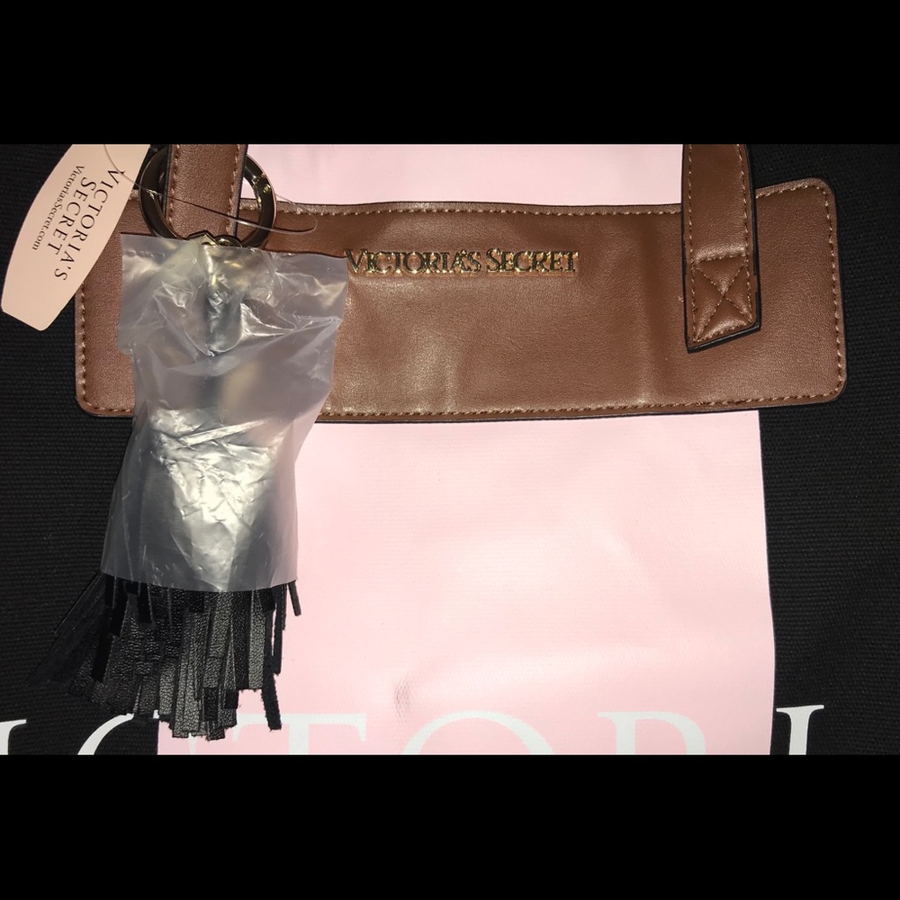 Victoria’s Secret - Picture 3 of 5